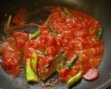 サラミとアスパラ＆小松菜のトマトパスタ作り方4写真