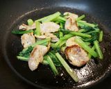 塩麹で美味しい☆豚ばら肉と小松菜の炒め物作り方5写真