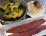 秋刀魚のアボガド茗荷炒め作り方1写真
