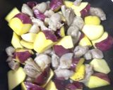 秋♪さつまいもと鶏肉の煮物作り方3写真