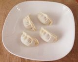 残り物で♪にんじんとレタスの餃子スープ作り方1写真
