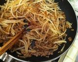 モヤシと豚ひき肉のオイスターソース炒め作り方3写真