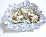 包んで焼くだけ！鮭ときのこのホイル焼き作り方4写真
