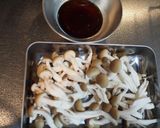 ●簡単！豚肉としめじの柚子こしょう炒め●作り方1写真