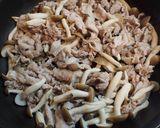 ●簡単！豚肉としめじの柚子こしょう炒め●作り方2写真