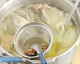 簡単！秋の味覚秋鮭☺鮭のあら汁作り方4写真