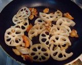 鶏皮とニラと蓮根の焼きそば☆作り方4写真