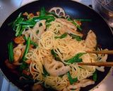 鶏皮とニラと蓮根の焼きそば☆作り方5写真