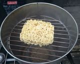 インスタントラーメンの燻製作り方1写真