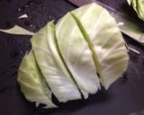 ホッとするキャベツとソーセージのスープ。作り方1写真