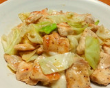 簡単！＊鶏胸肉と豆苗のガリバタしょうゆ＊作り方4写真