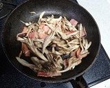 舞茸とベーコンのチーズ入りオムレツ作り方2写真