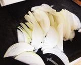 鰹節タップリ玉ねぎのお味噌汁。作り方1写真