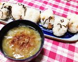 鰹節タップリ玉ねぎのお味噌汁。作り方3写真