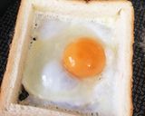 目玉焼きでエッグウィンドウトースト作り方3写真