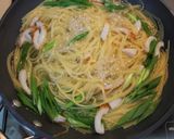 フライパンで☆ネギとちくわの昆布茶パスタ作り方2写真
