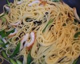 フライパンで☆ネギとちくわの昆布茶パスタ作り方3写真