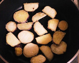 サツマイモと蓮根の甘酢炒め作り方2写真