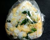 炒り卵とほうれん草のおにぎり作り方5写真