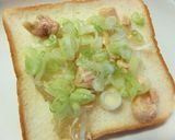レモンでさっぱり♡焼きとり（缶）トースト作り方3写真