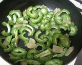 ゴーヤと生姜の炒め物作り方3写真