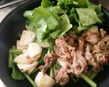 栄養満点!丸ごと蕪と豚肉のニンニク塩炒め作り方7写真