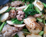 栄養満点！丸ごと蕪と豚肉のニンニク塩炒め作り方8写真