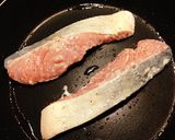 オニオンソースで美味しい♡秋鮭のムニエル作り方4写真