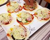 超簡単！餃子の皮でパリパリのミニピザ♡作り方4写真