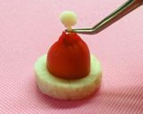 クリスマス キャラおかず＊サンタ帽作り方4写真