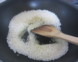炊飯器でも本格的☆さっぱり梅味エビピラフ作り方1写真