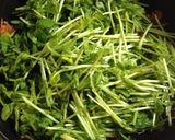 《簡単♪小鉢》豆苗の桜海老炒め作り方3写真