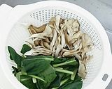 小松菜×舞茸のめんつゆバター炒め作り方2写真