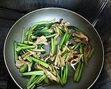 小松菜×舞茸のめんつゆバター炒め作り方5写真