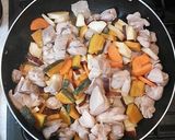 子供が喜ぶ鶏もも肉と薩摩芋とかぼちゃ炒め作り方10写真