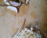 簡単 ワカメ 椎茸 えのきの 中華スープ作り方1写真