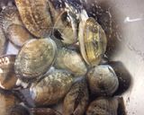 やさしいお味＊あさりのみそ風味汁作り方1写真