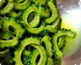 焼肉のタレで簡単♪ゴーヤーと竹輪の炒め物作り方1写真