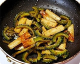 焼肉のタレで簡単♪ゴーヤーと竹輪の炒め物作り方5写真