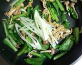 小松菜と油揚げのパスタ＊麺つゆバター作り方5写真