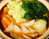 トマトソースと豆乳ＤＥ～餃子鍋　作り方7写真