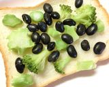 ブロッコリー茎と蒸し黒豆のゆかりトースト作り方3写真
