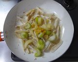 居酒屋風♪ナンコツとセロリの塩レモン炒め作り方5写真