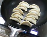 キャベツたっぷりカリカリ羽根付き餃子作り方5写真