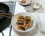 キャベツたっぷりカリカリ羽根付き餃子作り方9写真