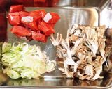作り置きにも！鮭と舞茸の醤油マヨ炒め作り方1写真