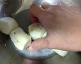 里いもと鶏肉の炒め煮作り方1写真