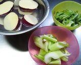 さつま芋とセロリの煮物作り方1写真