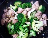 鶏肉とブロッコリーの塩にんにく煮作り方3写真