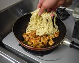 ☆包丁、まな板必要ナシ！ホルモン焼きそば作り方5写真